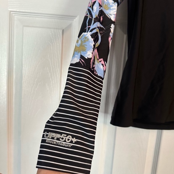 Speedo UPF50+ swim top - Picture 2 of 6